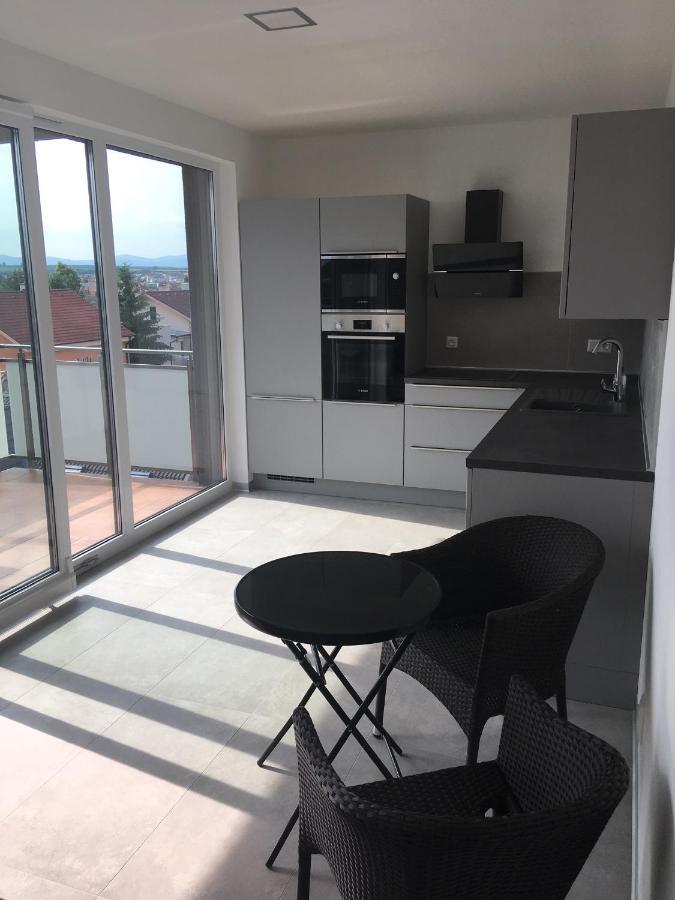 Apartment Sun Lakes - Sever Сенец Екстериор снимка