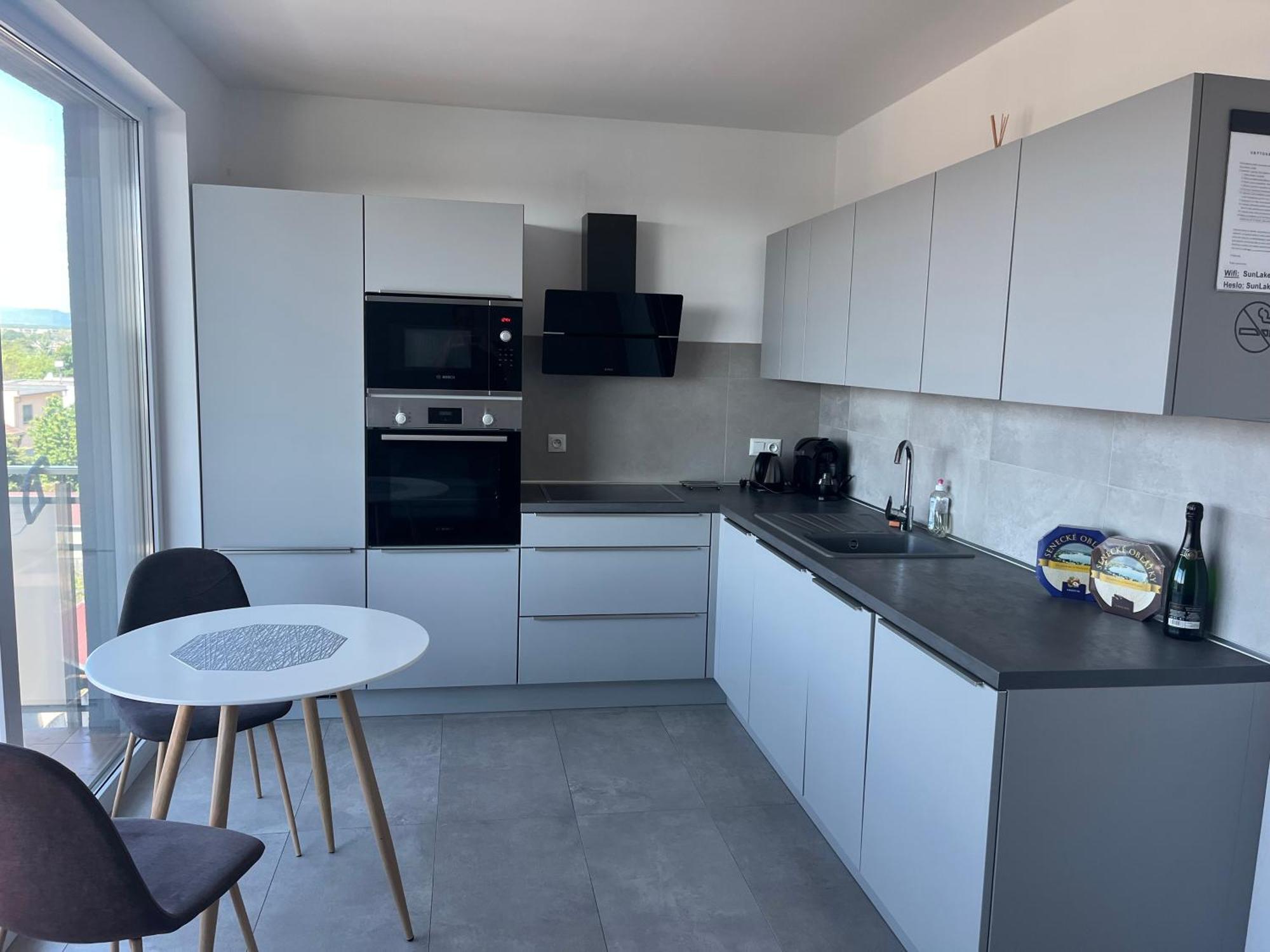 Apartment Sun Lakes - Sever Сенец Екстериор снимка