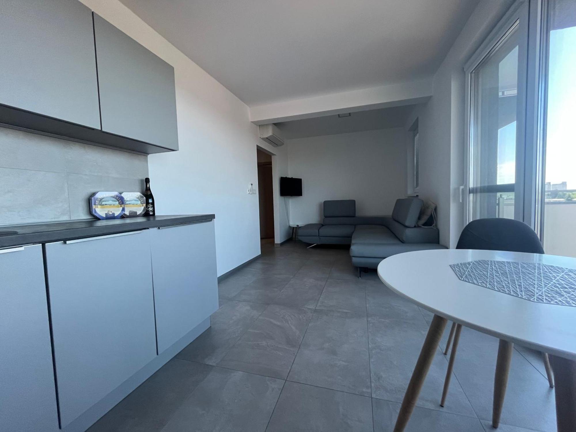 Apartment Sun Lakes - Sever Сенец Екстериор снимка