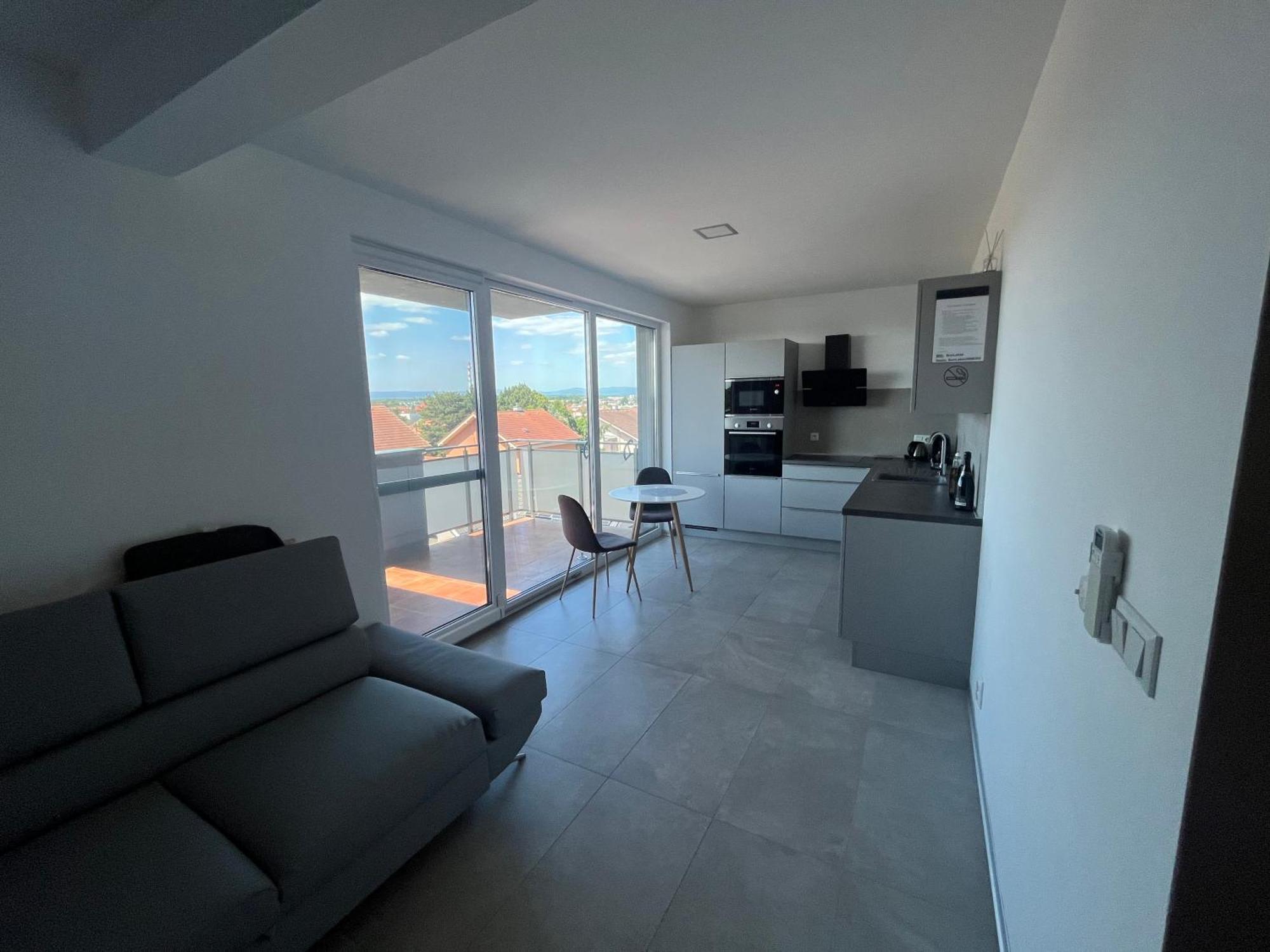 Apartment Sun Lakes - Sever Сенец Екстериор снимка
